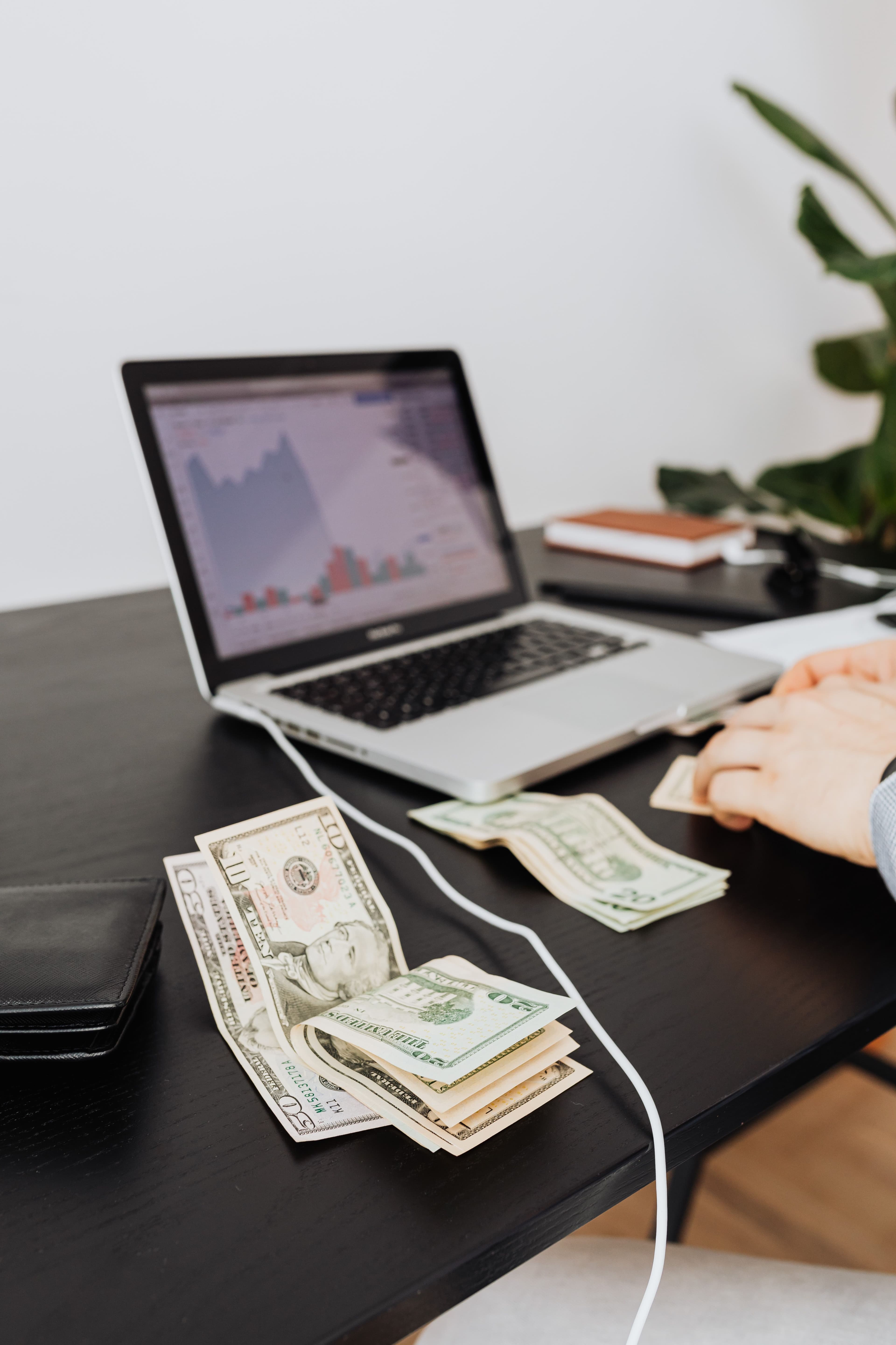 لوحة تحكم تعرض مكافآت الاستبيانات والأرباح المكتسبة من المشاركة.