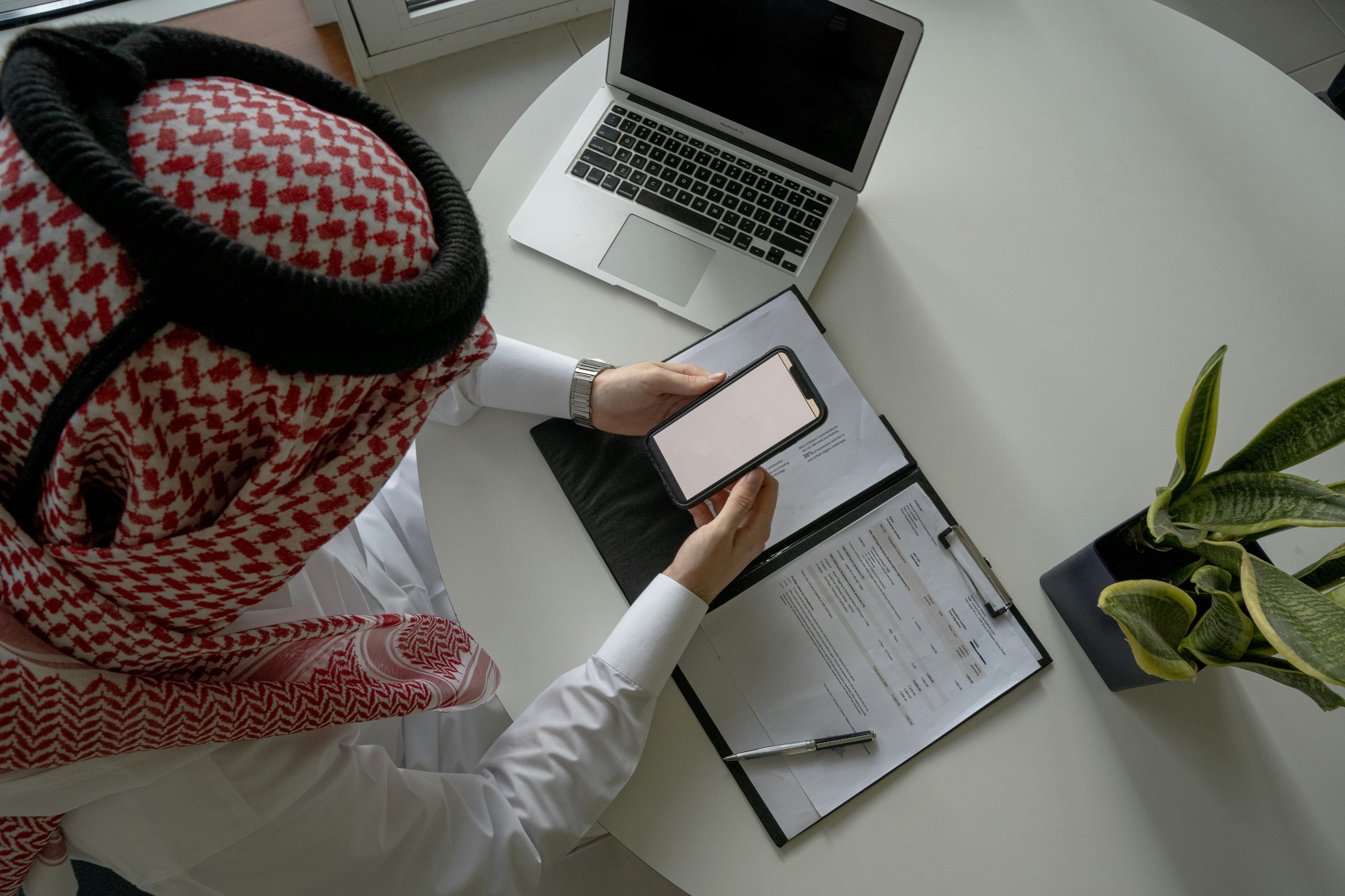 الاستبيانات المدفوعة في الخليج: دليل شامل